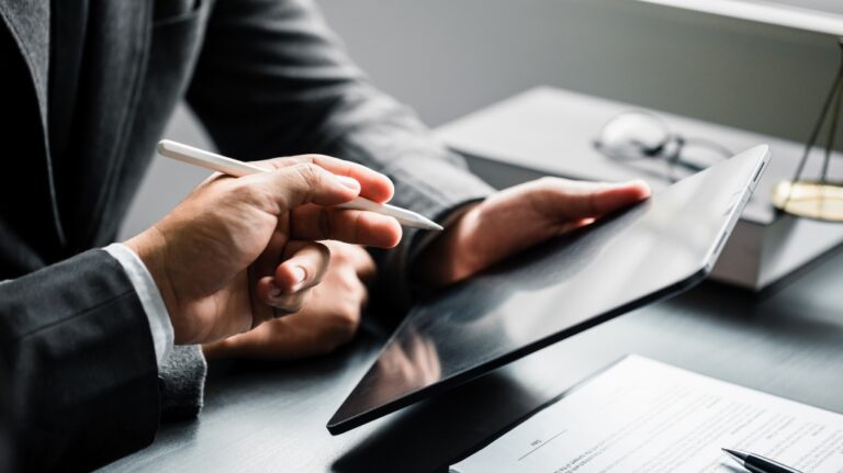 lawyers discussing about contract